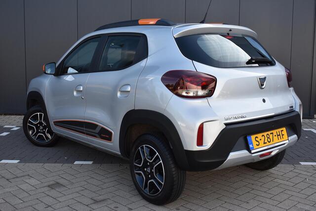 Dacia Spring Comfort Plus (Orange Pack) 27 kWh NAVIGATIE | CAMERA ACHTER | SNELLADER | SENSOREN ACHTER | BLUETOOTH | DEALER ONDERHOUDEN | AIRCO |