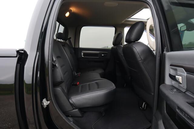 Dodge 1500 Ram 5.7 V8 4x4 Crew Cab Selles Packages | Stoel/Stuur verwarming | 3500 KG Trekgewicht | 4x4 | Lederenbekleding | Camera | Applecarplay
