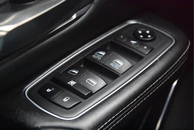 Dodge 1500 Ram 5.7 V8 4x4 Crew Cab Limited |