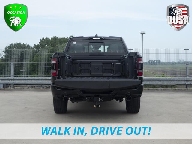 Dodge 1500 Ram | | Limited 5.7 V8 HEMI E-torque | DEMO | Panoramadak | Luchtvering | RAMBOX | Digital Dash Getoonde accessoires zijn verkrijgbaar tegen meerprijs