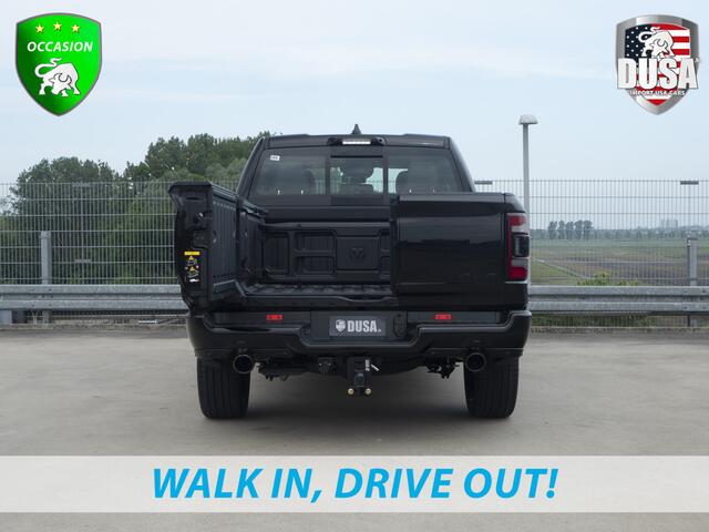 Dodge 1500 Ram | | Limited 5.7 V8 HEMI E-torque | DEMO | Panoramadak | Luchtvering | RAMBOX | Digital Dash Getoonde accessoires zijn verkrijgbaar tegen meerprijs