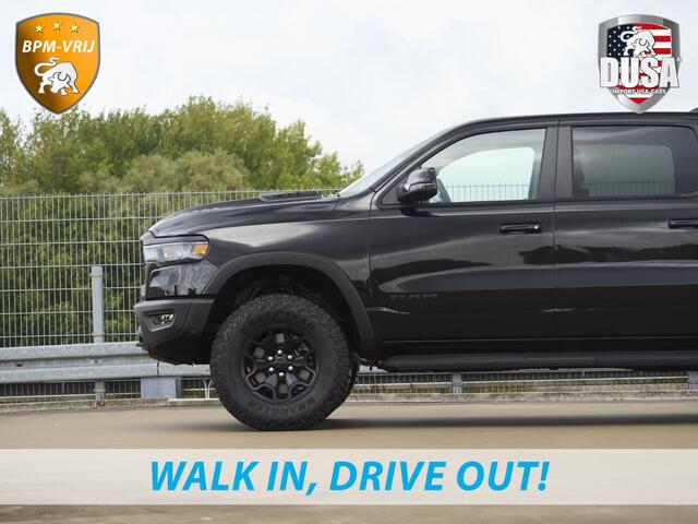 Dodge 1500 RAM | | Rebel | Night | 4x4 | Crew Cab | 3.0L Twin-turbo I6 | BPM-VRIJ | LPG | 10,2 inch Passenger Screen | Harman Kardon | Getoonde accessoires zijn verkrijgbaar tegen meerprijs