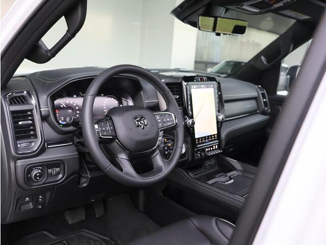 Dodge 1500 Ram 5.7 V8 4x4 Crew Cab Limited Dominator | Luchtvering| Pano | Fenders | 360 Camera |