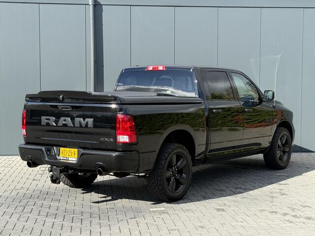 Dodge 1500 RAM 5.7 V8 CLASSIC NIGHT 4x4 / LEDER / BPM VRIJ / 1e EIG. / CAMERA / 6-PERS / NAVI / 3.5T TREKHAAK