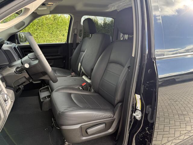 Dodge 1500 RAM 5.7 V8 CLASSIC NIGHT 4x4 / LEDER / BPM VRIJ / 1e EIG. / CAMERA / 6-PERS / NAVI / 3.5T TREKHAAK