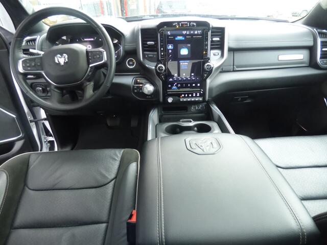 Dodge 1500 Ram 5.7 V8 4x4 Crew Cab Laramie Night Edition -Fully Loaded-