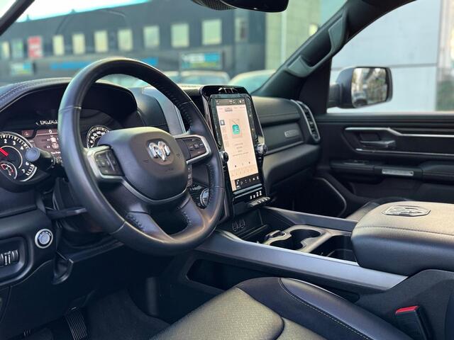 Dodge 1500 RAM 5.7 V8 4x4 Laramie Night 22inch / PANO / LPG / NL-AUTO