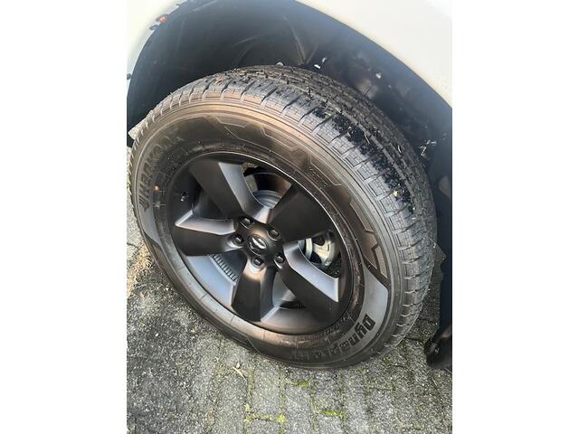 Dodge 1500 Ram 5.7 V8 4x4 Crew Cab 6 PERS CLASSIC/ NAP 297 KM / SHOWROOM DEMO AUTO ¤ 51.900 EXCL Onze SHOWROOM demo auto met slechts 297 km in nieuwstaat nu leverbaar inclusief trekhaak PRING GAS installatie , BLACK PACK , inruil mogelijk