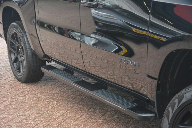 Dodge 1500 Ram 5.7 V8 4x4 Crew Cab 6'4 Sport | Navigatie | Panoramadak | Leer | Camera | Alpine sound | Carplay | Stoel-stuur verwarming | NL auto!! | Recent een grote beurt gehad incl bougies en spruitstukken!!