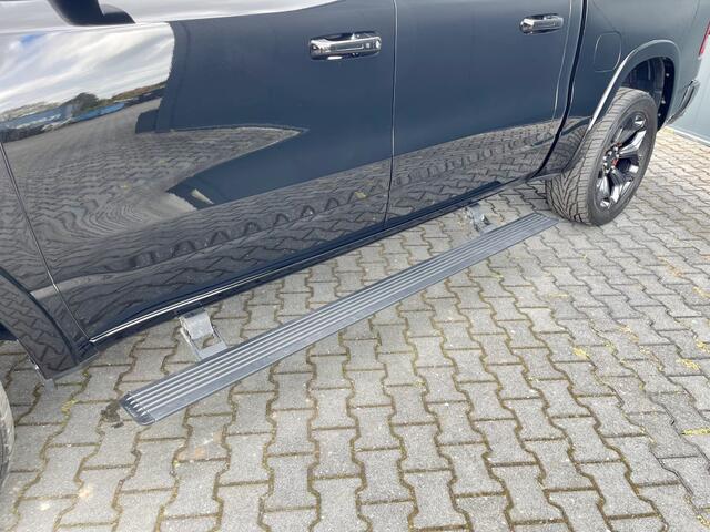 Dodge 1500 RAM LIMITED NIGHT 5.7 V8 4x4 PANO LUCHTVERING