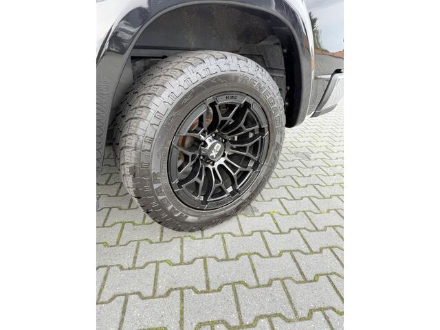 Dodge 1500 Ram 5.7 HEMI V8 4x4 LARAMIE WIDE BODY KMC WHEELS