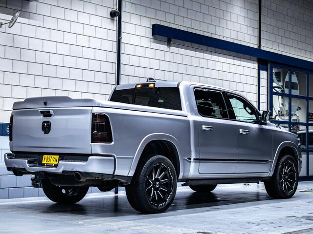 Dodge 1500 Ram Limited Black Edition | 5.7L HEMI V8 4x4 Crew Cab