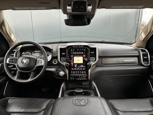 Dodge 1500 RAM 5.7 V8 LARAMIE / LPG / TREKHAAK 3.5T / ADAPTIVE CRUISE / CAMERA / PANO / 12 INCH SCREEN / DELMONICO RED