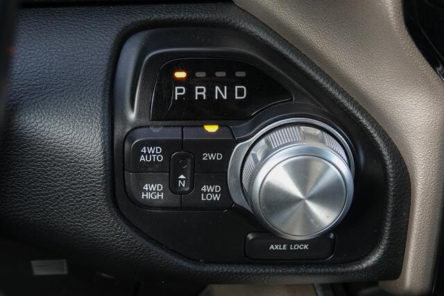 Dodge 1500 Ram 5.7 V8 401Pk 4x4 Crew Cab | Laramie | 360° Camera | Panoramadak | Treeplanken | Trekhaak | 22'' | Ivory White