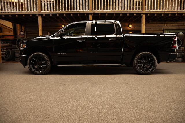 Dodge 1500 Ram 5.7 V8 4x4 Crew Cab Laramie | flitsers | luchtvering | pano |