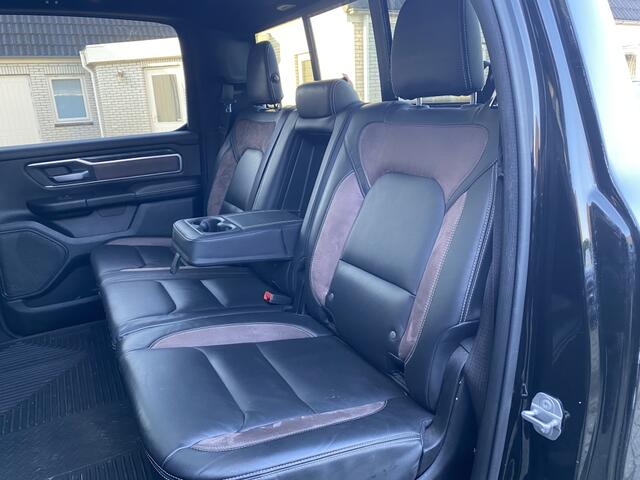 Dodge 1500 Ram 5.7 V8 4x4 Pano-dak L-vering N.A.P.