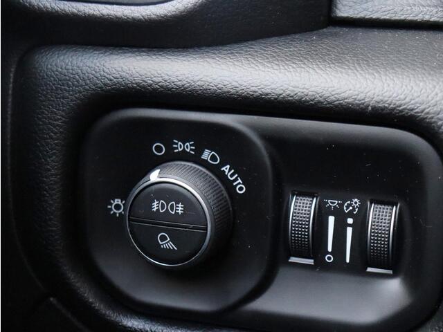 Dodge 1500 Ram 5.7 V8 4x4 Crew Cab Laramie Night | Luchtvering | Elektrische side steps |