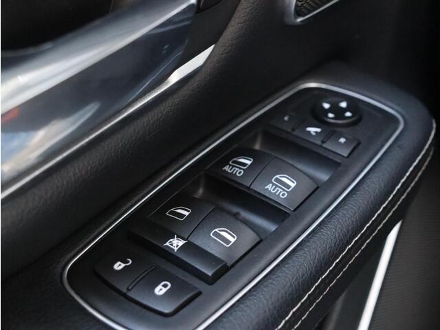 Dodge 1500 Ram 5.7 V8 4x4 Crew Cab Laramie Night | Luchtvering | Elektrische side steps |