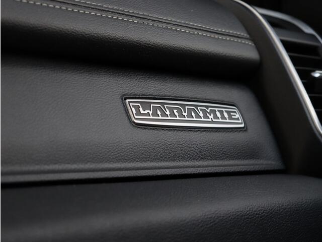 Dodge 1500 Ram 5.7 V8 4x4 Crew Cab Laramie Night | Luchtvering | Elektrische side steps |