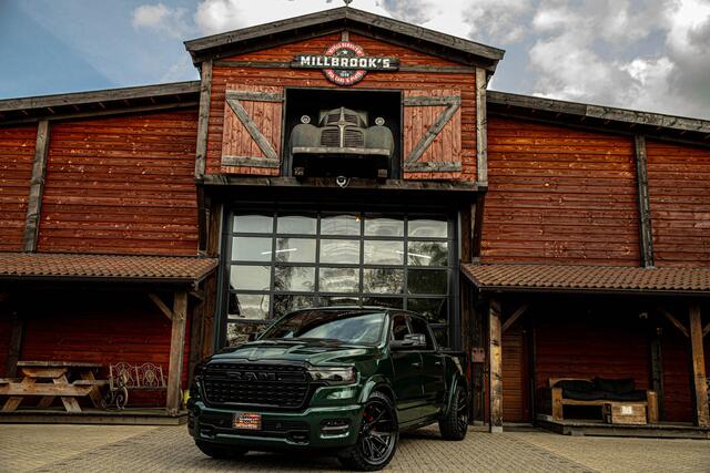 Dodge 1500 Ram Limited H/O Hurricane 540 PK Serrano Green Metallic BPM VRIJ Rambox, Massagestoelen, Harman/Kardon, Pasanger display, Head-Up