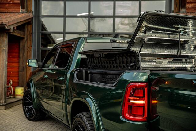 Dodge 1500 Ram Limited H/O Hurricane 540 PK Serrano Green Metallic BPM VRIJ Rambox, Massagestoelen, Harman/Kardon, Pasanger display, Head-Up
