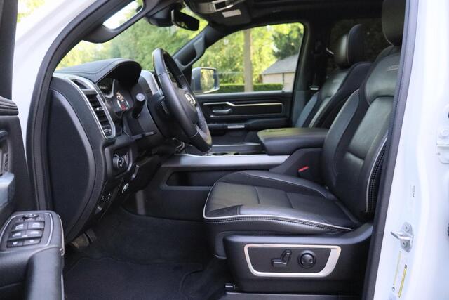 Dodge 1500 Ram 5.7 V8 4x4 Crew Cab Laramie Sport 2024 NAP | 1e eigenaar | Panorama dak | Elektrische lederen stoelen met memory | Alpine Audi | Android auto | LPG | Stoelverwarming + verkoeling | Trekhaak | Camera | Carplay | | Navigatie | Cruise control | Lichtmeta