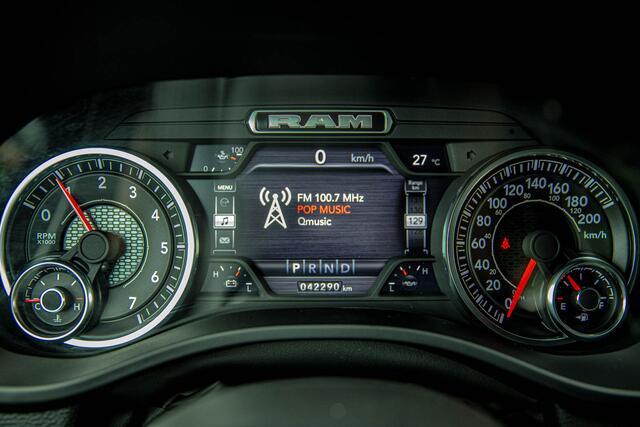 Dodge 1500 Ram 5.7 V8 4x4 Crew Cab Laramie sport | Pano | Stoelverwarming | XD velgen |