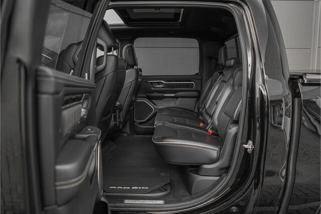 Dodge 1500 Ram 5.7 V8 4x4 Crew Cab Laramie Pano ACC Luchtvering NL Auto