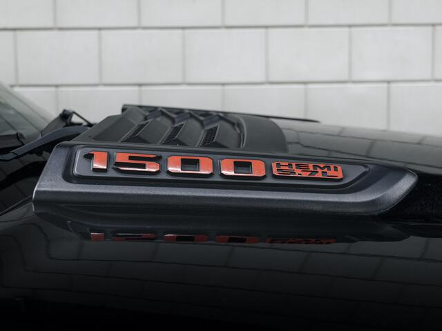 Dodge 1500 Ram Limited Night Edition | Stoelmassage | Dubbele LPG Installatie