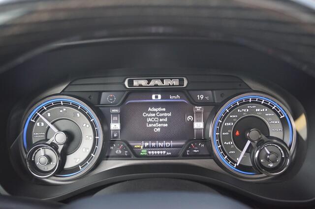 Dodge RAM PICKUP 1500 5.7 V8 4x4 Crew Cab (400pk) Limited Pano/Luchtvering/NAP/LPG