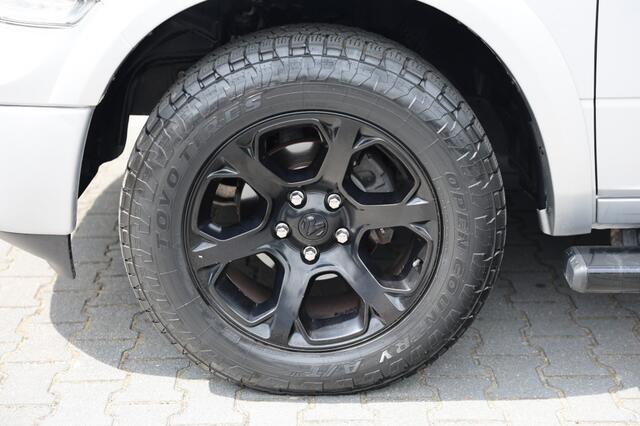 Dodge RAM PICKUP 5.7 V8 4X4 CREW CAB LARAMIE A/T VAN