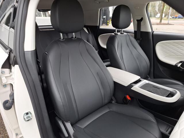 Dongfeng Box Launch Edition 42 kWh | 360° Camera | Adaptieve Cruise Control | Elektrisch Verstelbare Bestuurdersstoel + Geheugen | Stoelverwarming Bestuurder | Stoelventilatie Bestuurder | Apple Carplay | Android Auto | Sfeerverlichting | Elektrisch Inklapbare Buitens