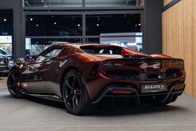 Ferrari 296 GTB TAILOR MADE CAVALCADE EDITION 3.0 V6 Painted Stripes Carbon Lift