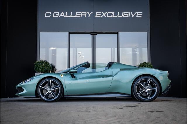 Ferrari 296 GTS 3.0 V6 - Verde Francesca | Spyder l 830PK! l Race Display l Racing Seats | Carbon