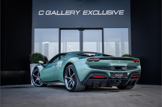 Ferrari 296 GTS 3.0 V6 - Verde Francesca | Spyder l 830PK! l Race Display l Racing Seats | Carbon