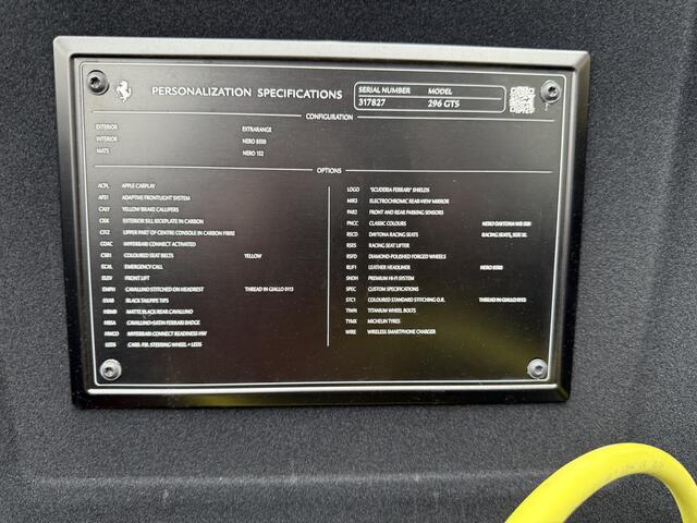 Ferrari 296 GTS 3.0 V6 830pk ** Kroymans ** Daytona Seats ** Lift ** HUD ** Pass Display ** Carbon Btw