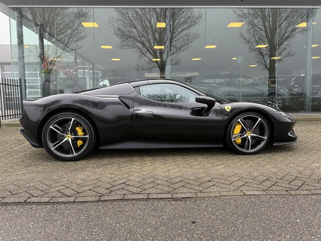 Ferrari 296 GTS 3.0 V6 830pk ** Kroymans ** Daytona Seats ** Lift ** HUD ** Pass Display ** Carbon Btw