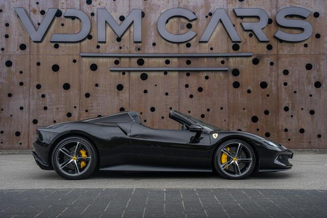 Ferrari 296 GTS 3.0 V6 | Akrapovic | Carbon Stoelen | CarPlay | AFS | Lift | Connect | Carbon | Orig. NL |