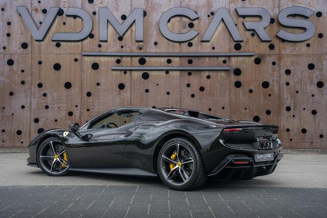Ferrari 296 GTS 3.0 V6 | Akrapovic | Carbon Stoelen | CarPlay | AFS | Lift | Connect | Carbon | Orig. NL |