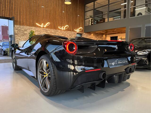 Ferrari 488 Spider, Ferrari Garantie, lift, camera, passenger display, racingseats, carbon int.