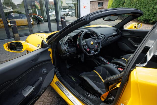 Ferrari 488 Spider 3.9 V8 Giallo Modena Goldrake Racing Seats - Carbon - Ferrari Service History