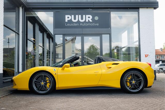 Ferrari 488 Spider 3.9 V8 Giallo Modena Goldrake Racing Seats - Carbon - Ferrari Service History