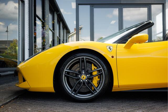 Ferrari 488 Spider 3.9 V8 Giallo Modena Goldrake Racing Seats - Carbon - Ferrari Service History