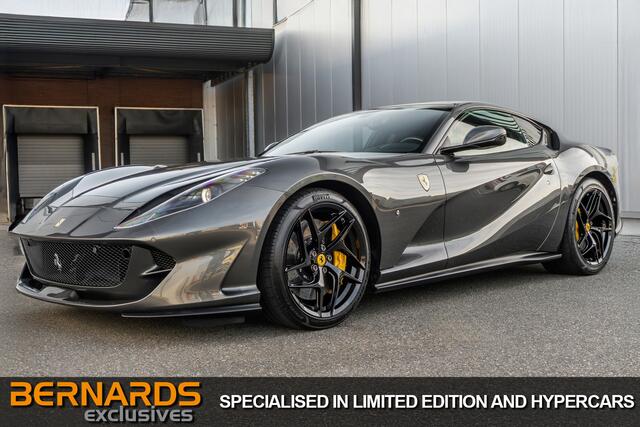 Ferrari 812 Superfast - Grigio Silverstone - Carbon LED