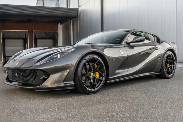 Ferrari 812 Superfast - Grigio Silverstone - Carbon LED