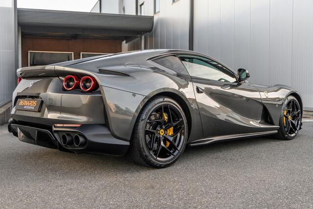Ferrari 812 Superfast - Grigio Silverstone - Carbon LED