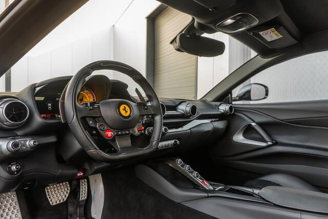 Ferrari 812 Superfast - Grigio Silverstone - Carbon LED