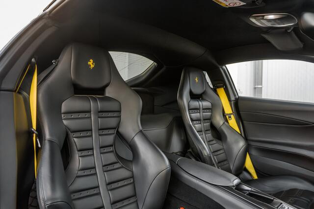Ferrari 812 Superfast - Grigio Silverstone - Carbon LED