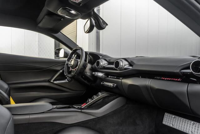 Ferrari 812 Superfast - Grigio Silverstone - Carbon LED