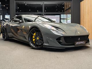 ferrari-812-v12-superfast-hele-carb